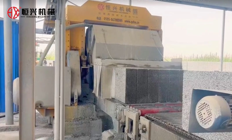 EPS聚苯顆粒砌塊生產(chǎn)線新疆客戶現(xiàn)場